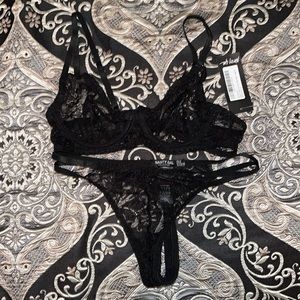 Nasty Gal lace v wire cutout high apex set
